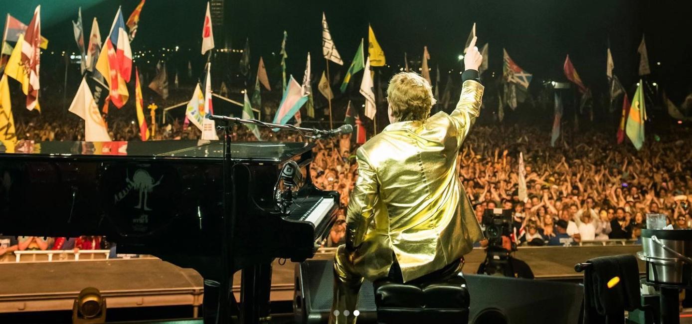 Elton John emociona en su último concierto en el Reino Unido