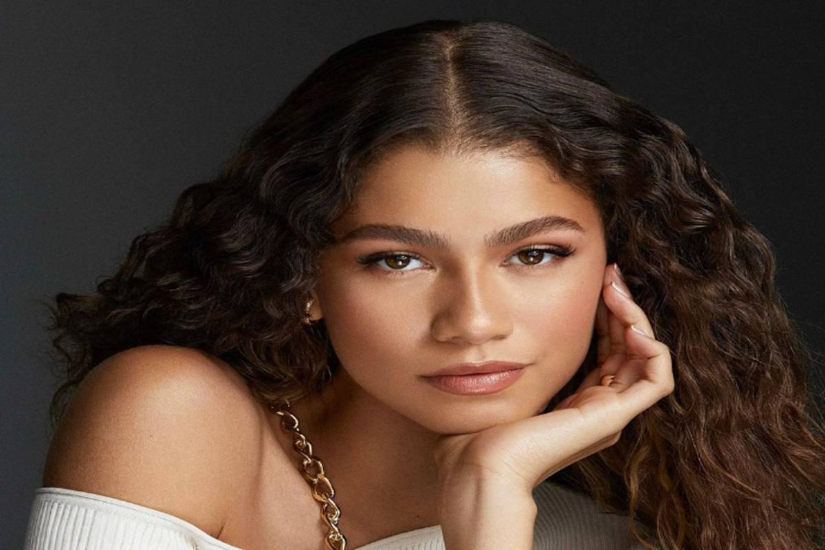 Zendaya deslubra con su look de lentejuelas