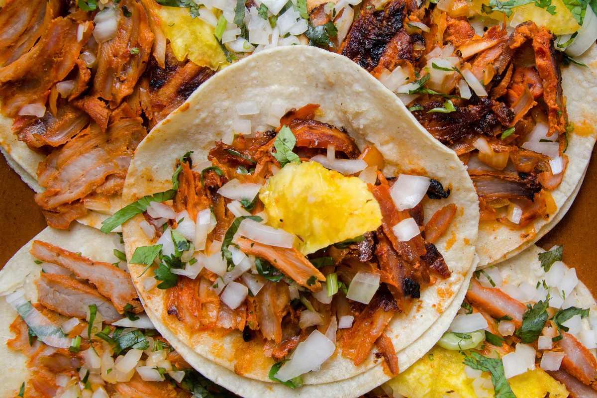 La historia de los tacos al pastor, ¿por qué son tan deliciosos?