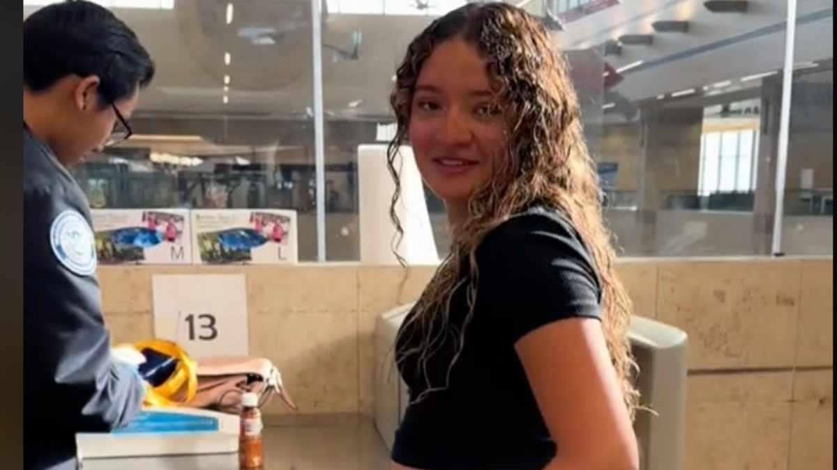 Detienen a mexicana en aeropuerto de Los Ángeles ¡por llevar Tajín!