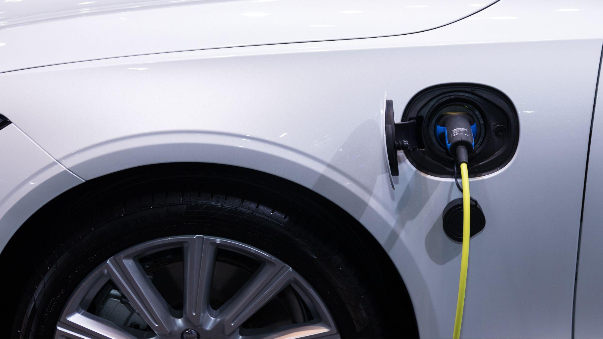 Estados Unidos otorgará créditos fiscales para vehículos eléctricos e híbridos a partir de 2023