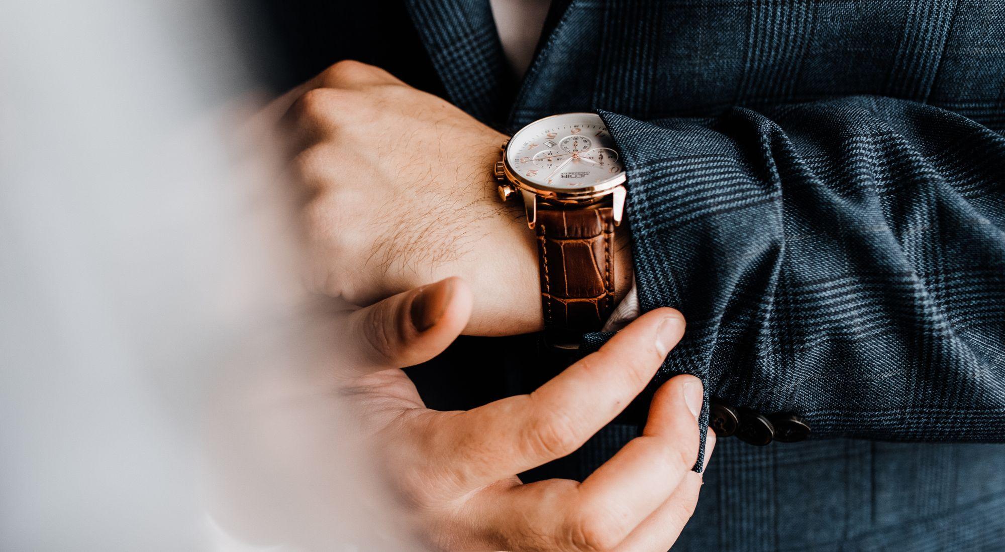 Reloj, accesorio infalible en el look de un hombre, ¿cómo elegir el mejor?