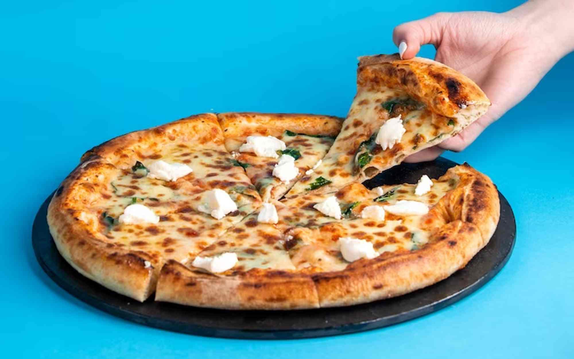 ¿Cuáles son los restaurantes con las mejores pizzas deep dish de Los Ángeles?