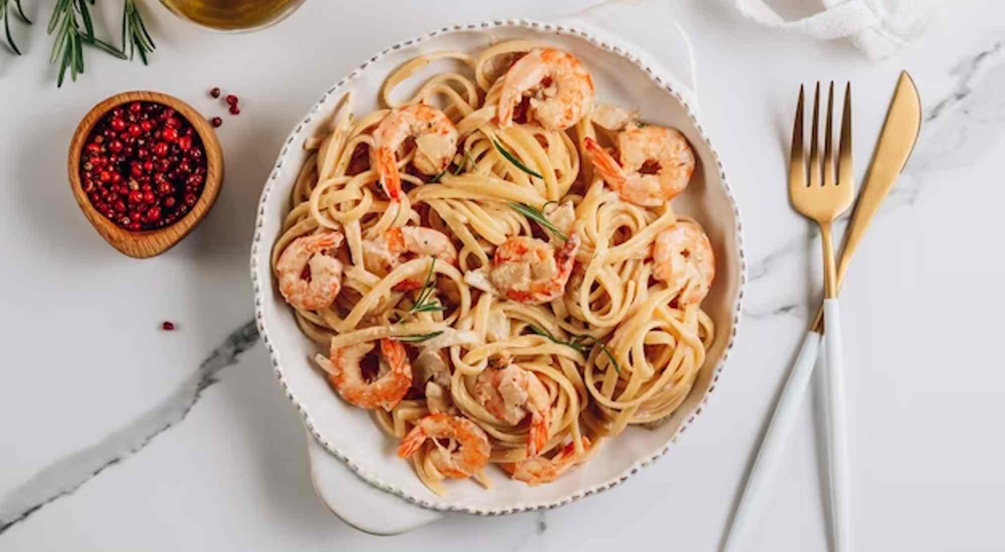 San Valentín: espagueti a la crema con camarones para una excelente cena romántica