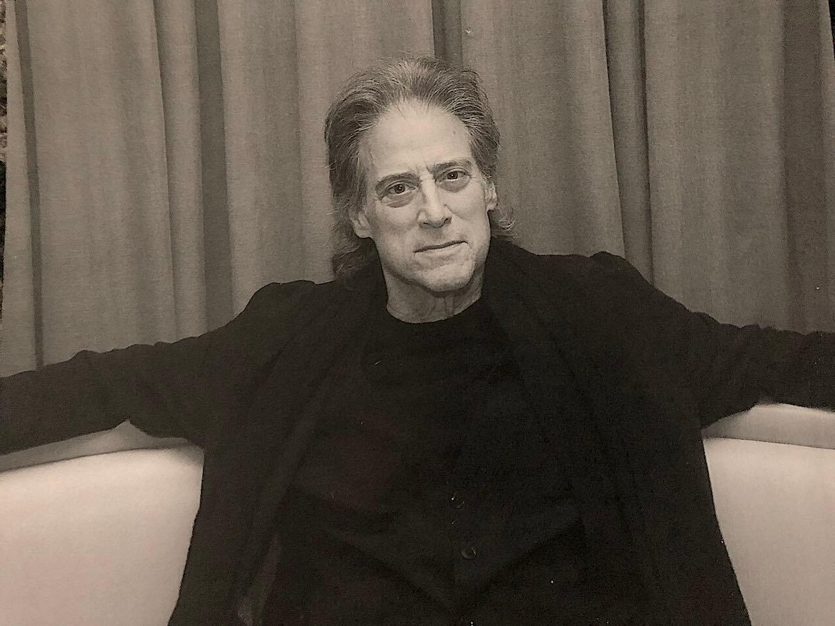 El legado eterno de Richard Lewis: entre la comedia y la valentía