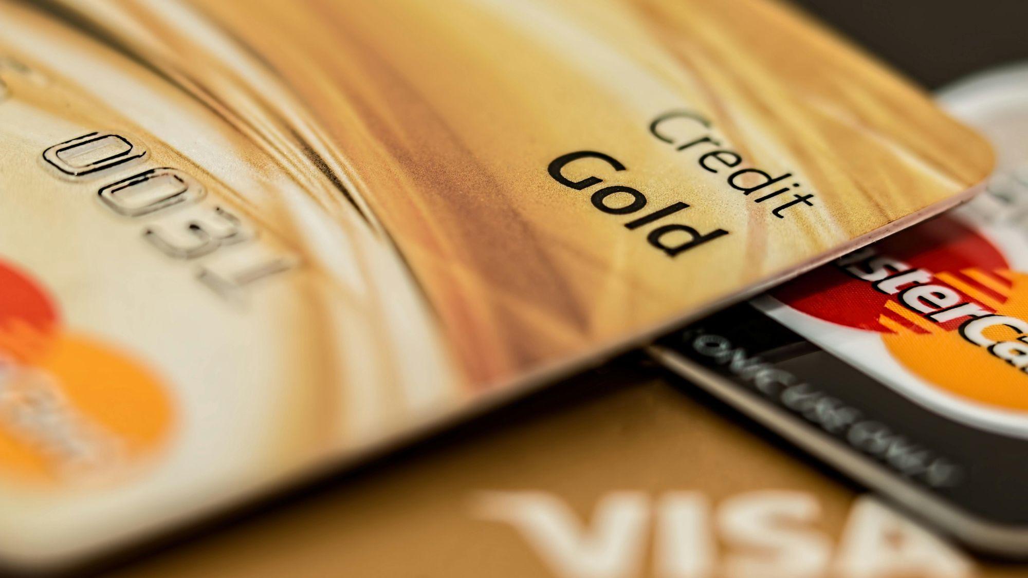 ¿Endeudado? Consejos para salir del abismo de las tarjetas de crédito