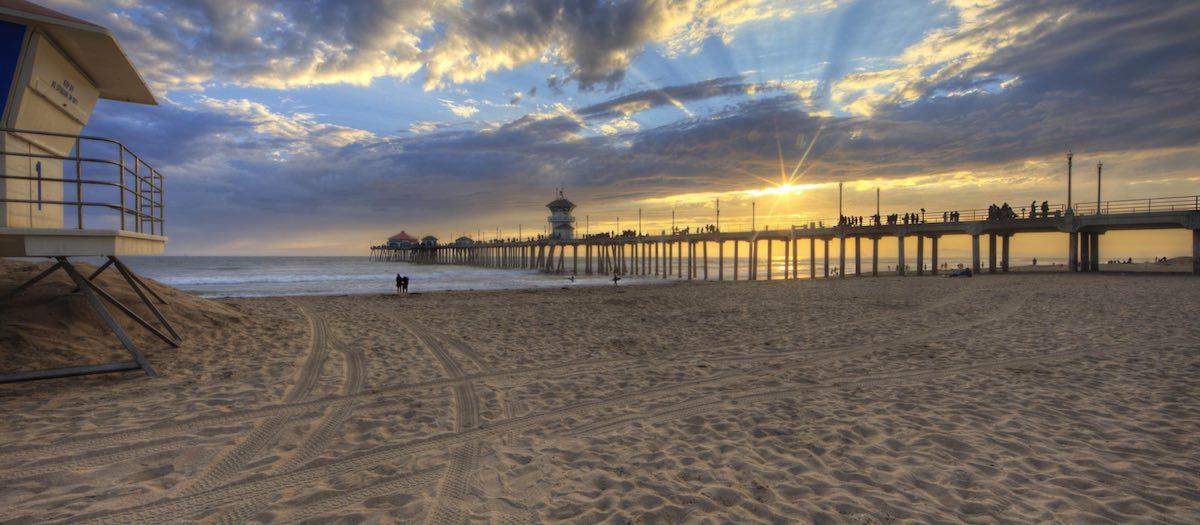 Huntington Beach: Donde el Sol con la Arena y el Surf Narran la Vida