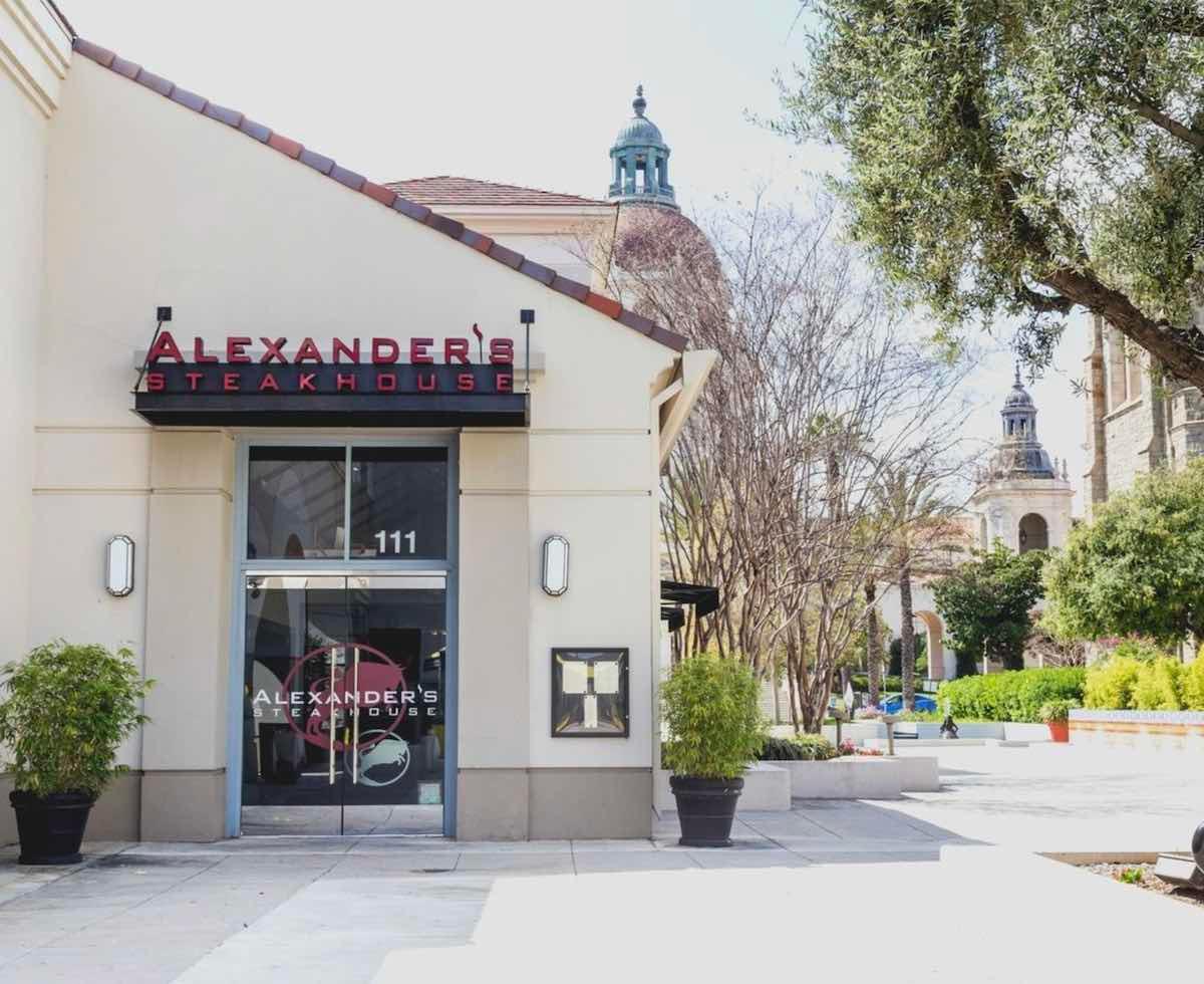 Alexander’s Steakhouse y el Arte de Fusionar Sabores en Pasadena