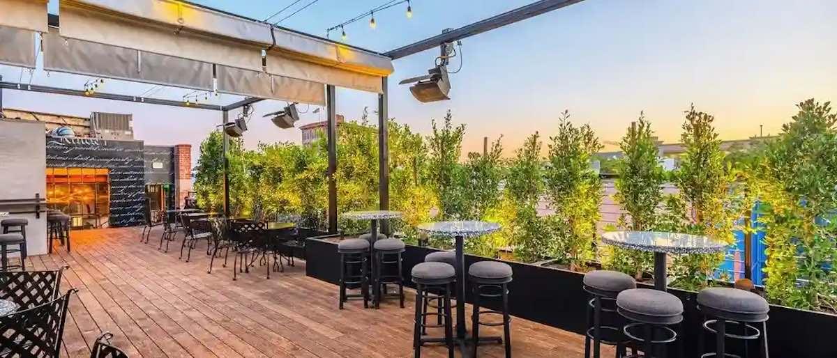 Descubre Los Rooftop Bars Imperdibles de Los Ángeles: Primera Parada Bar Bohémien