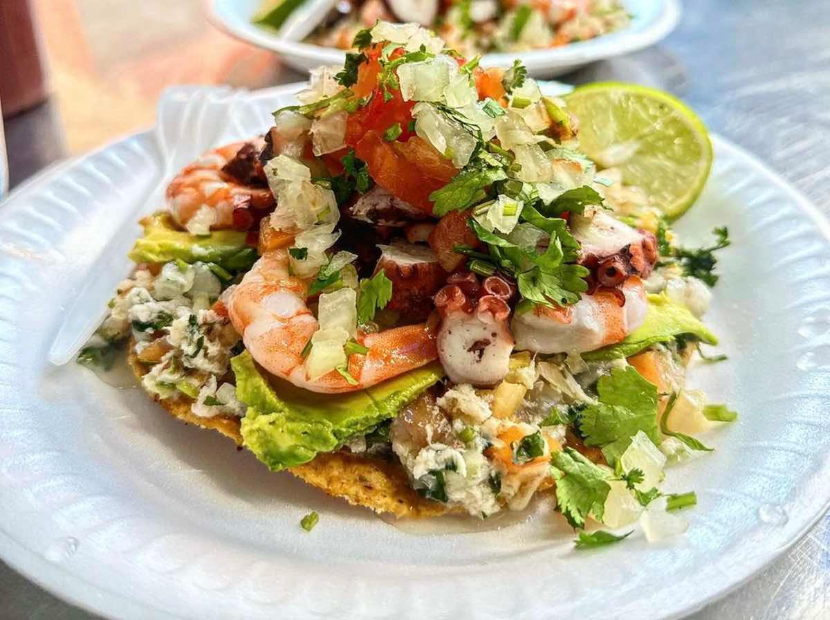 Mariscos Jalisco: El Camión de Tacos que Revolucionó Los Ángeles