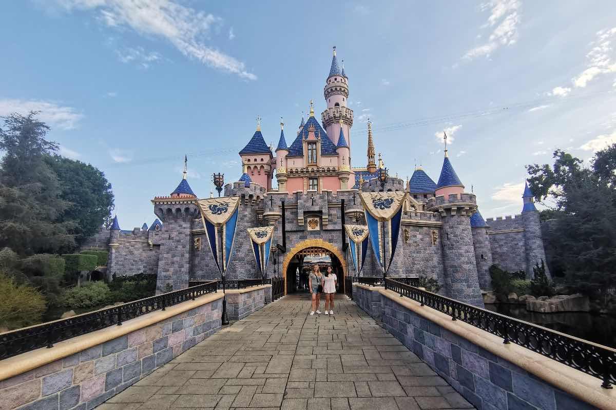 Disneyland en Los Ángeles: La Aprobación de su Expansión de $1.9 Mil Millones Impulsa el Turismo y la Economía