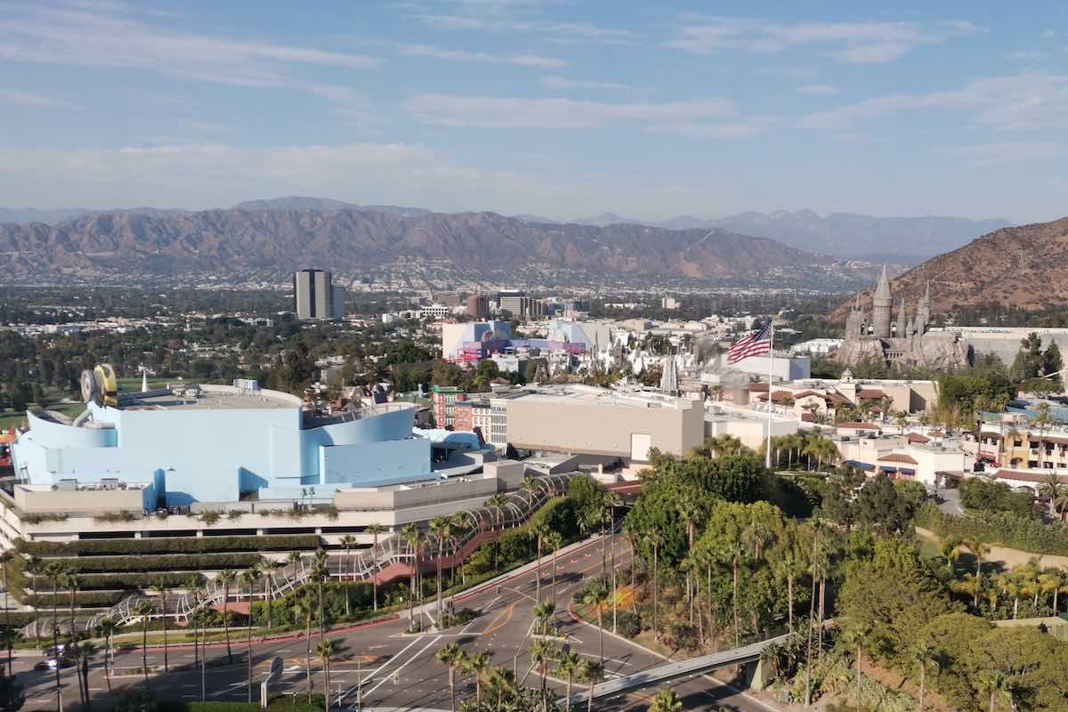 Viaje Cinematográfico Más Allá de Hollywood: Burbank y Anaheim