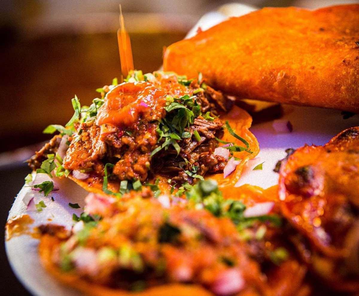 Teddy’s Red Tacos: Un Santuario de Birria en Los Ángeles