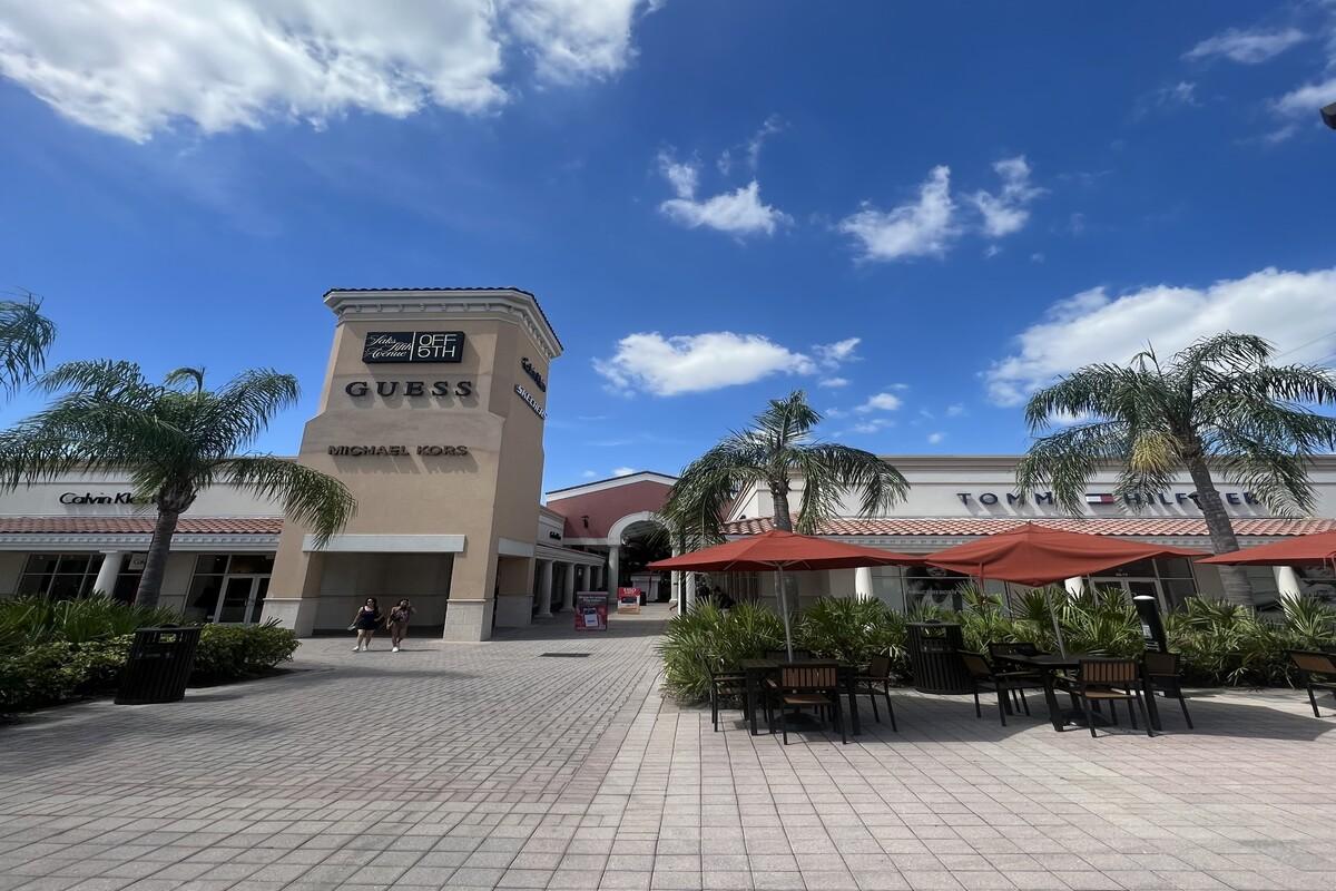 El Orlando International Premium Outlets de Internacional Drive donde hay 180 marcas que no te puedes perder