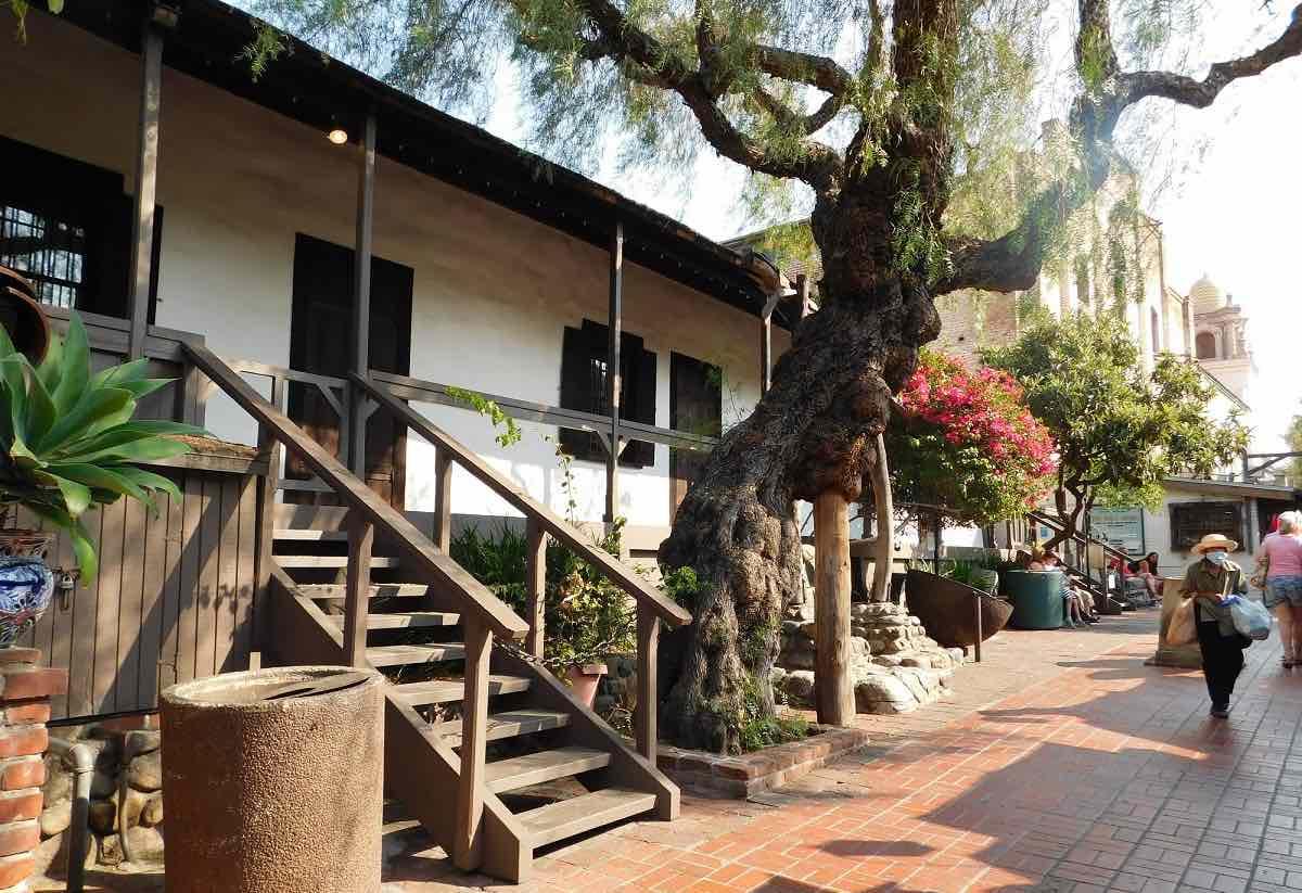 Descubre la Historia Viva en El Avila Adobe en Los Ángeles