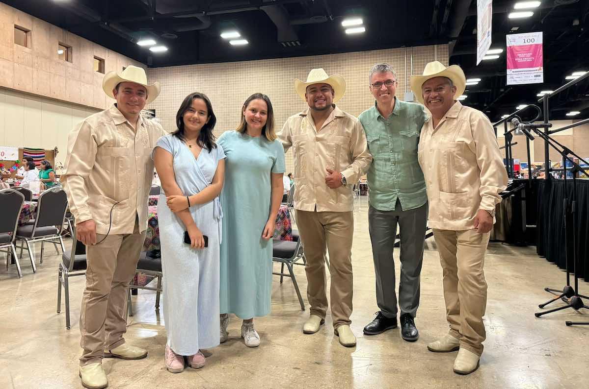 Trío Amanecer Huasteco: Música y Tradición en el Tianguis de Pueblos Mágicos