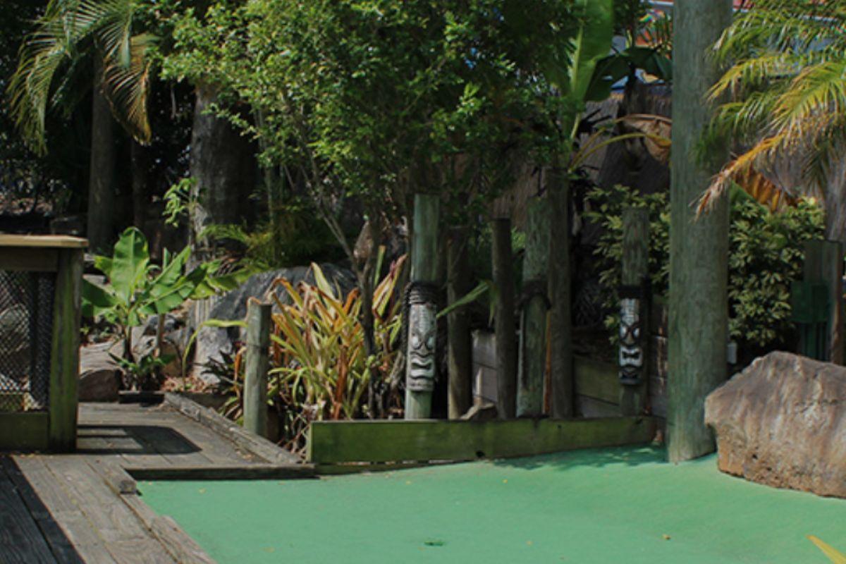 Ven y conoce este golf con temática de cocodrilos en I-Drive Orlando