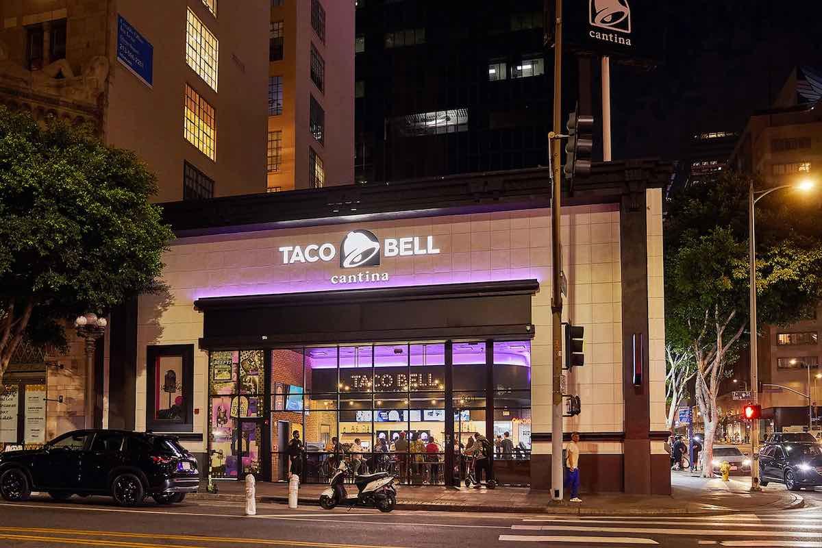 Taco Bell Cantina con Temática de Los Ángeles Abre en el Centro