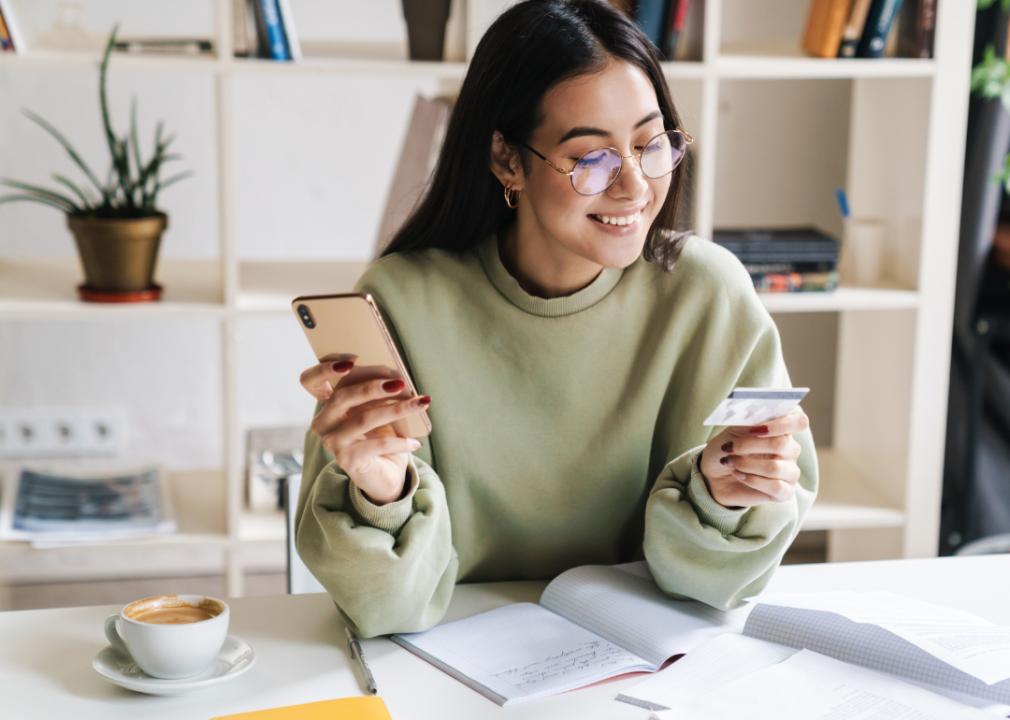 Hábitos que Podrían Llevarte a un Puntaje Crediticio Superior a 800