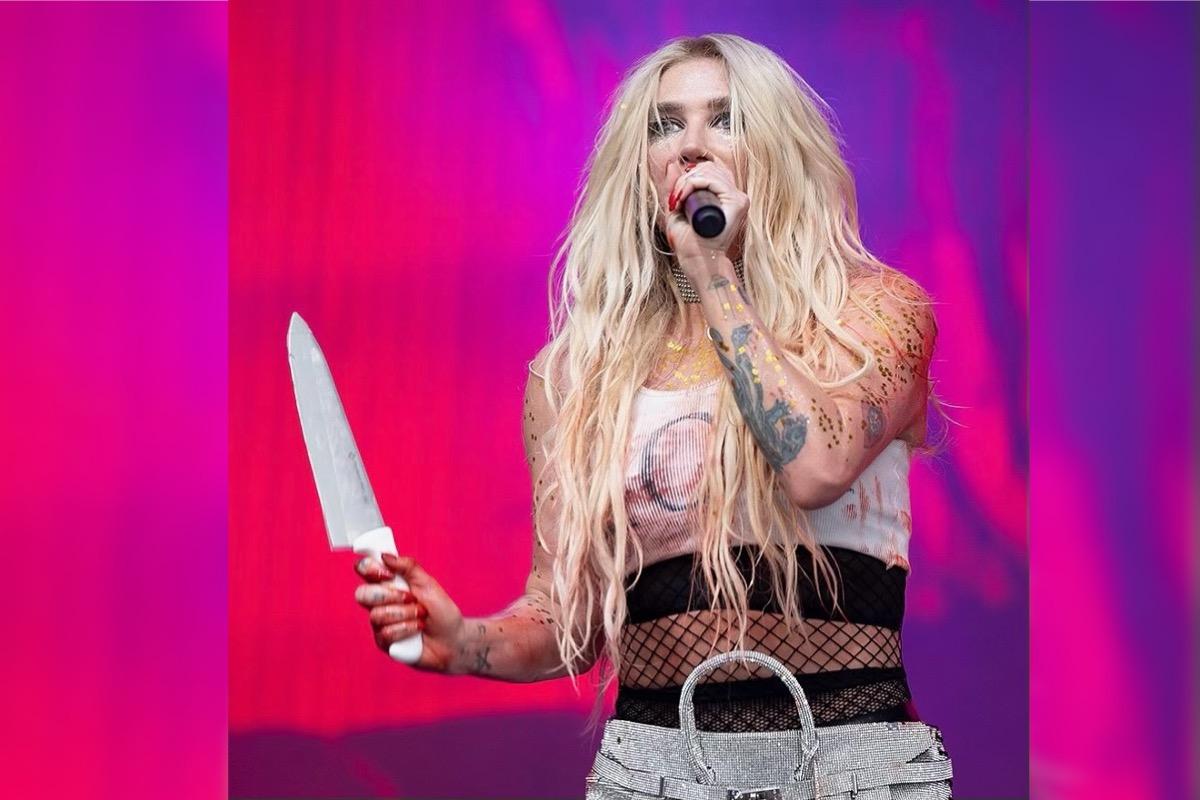 Kesha: ¡Le dieron un Cuchillo REAL en Actuación y Ella NO lo Sabía!