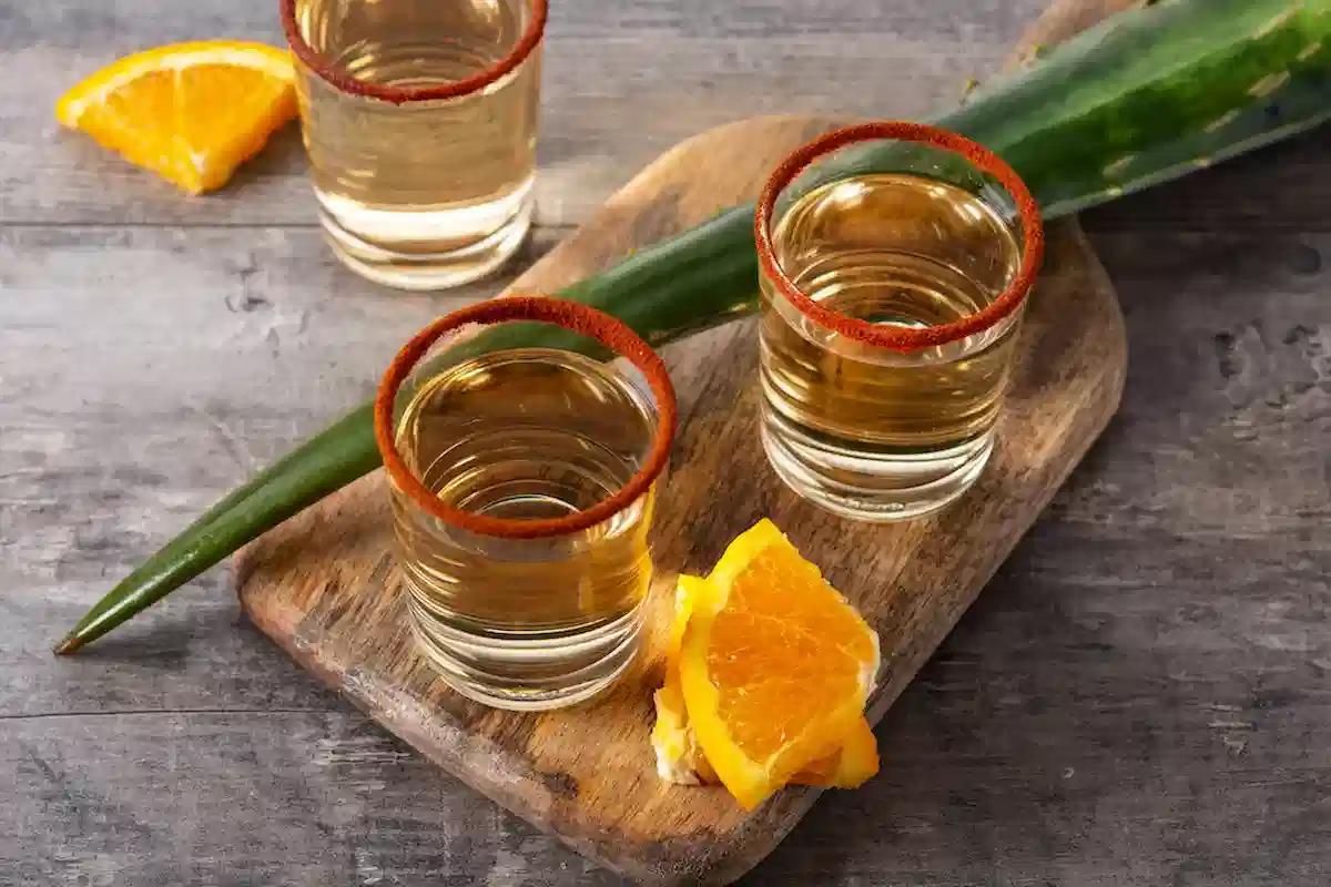 10 Top Bares de Mezcal en LA: ¡Una Experiencia Inigualable!