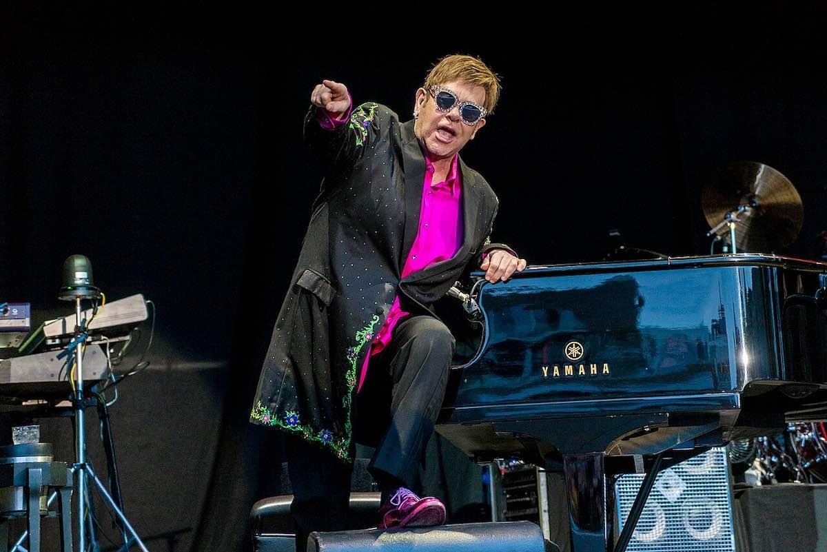 Elton John Revela que Está Parcialmente Ciego Tras Sufrir una Grave Infección Ocular